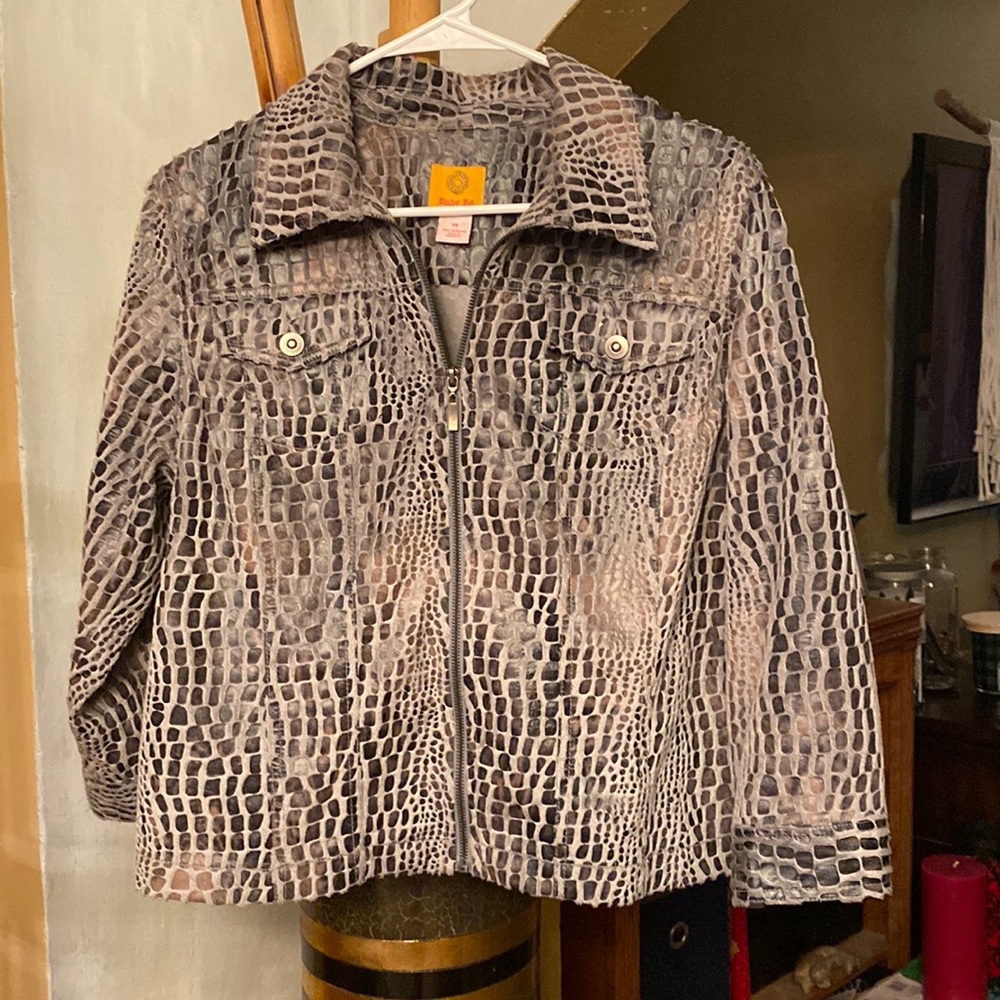 Mixture of brown/ black/ and cream
